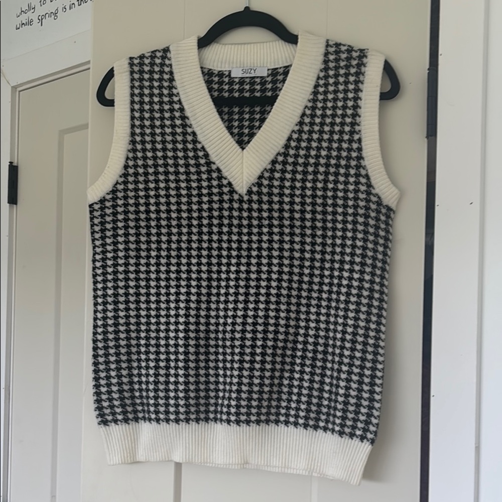 Suzy Shier Black and White V-Neck Sweater